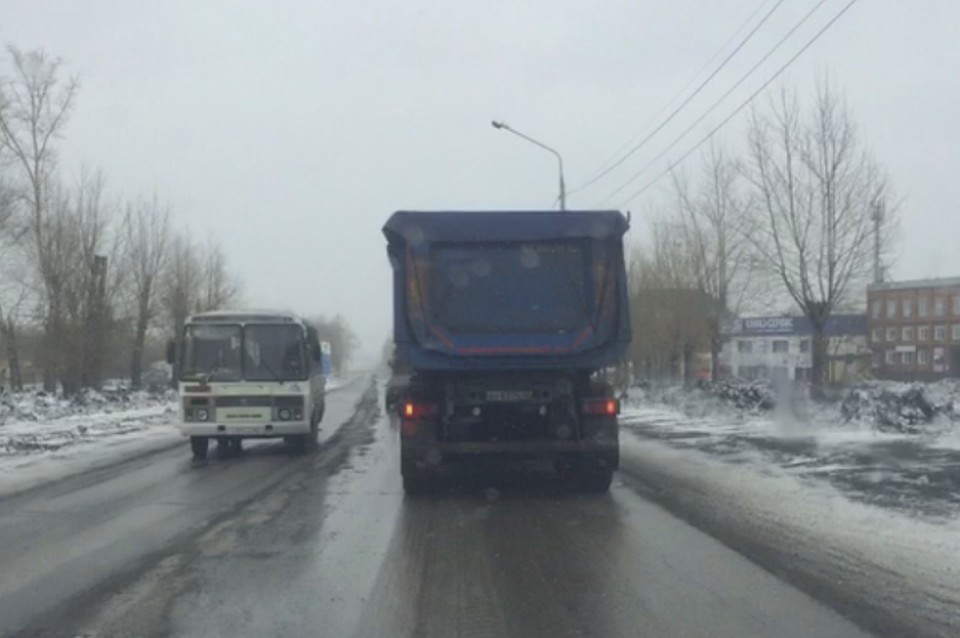 Запрет перевозки угля по городам на юге Кузбасса нарушается Кадр: страница Сергея Цивилева / "ВКонтакте"
