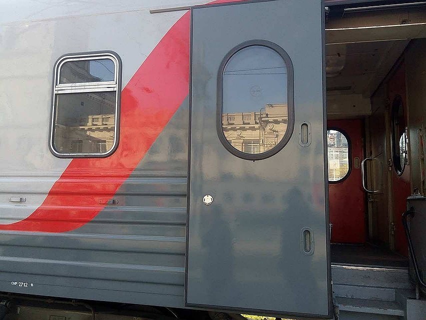 Начальник поезда не захотел пускать в вагон нетрезвого пассажира