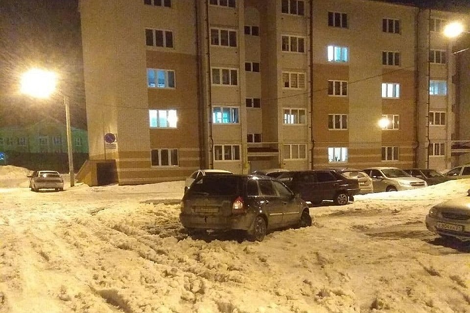 Автомобиль с подложными номерами нашли во дворе многоэтажки