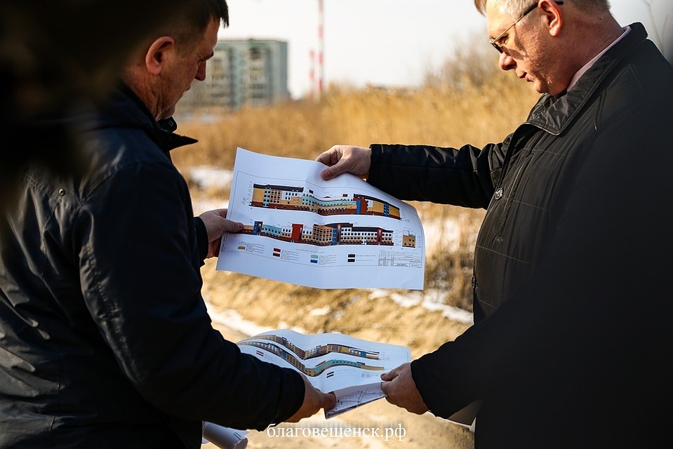 Строительство новой школы обсудили на выездном совещании. Фото: благовещенск.рф