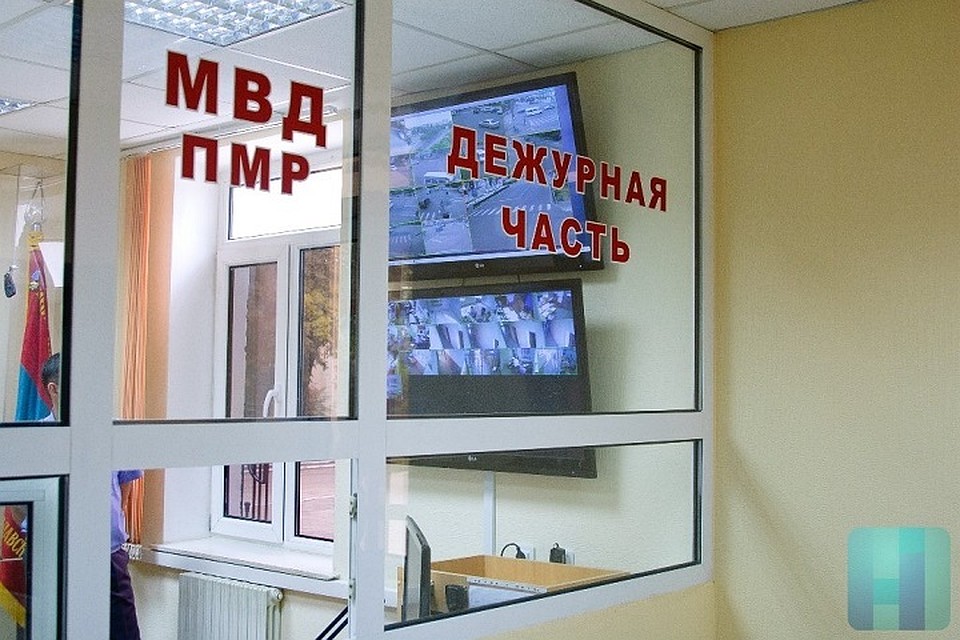 В семейном конфликте теперь разбираются сотрудники милиции. (Фото: МВД Приднестровья).