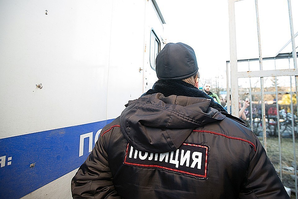 В Подмосковье полицейские задержали парня, который ограбил банкомат