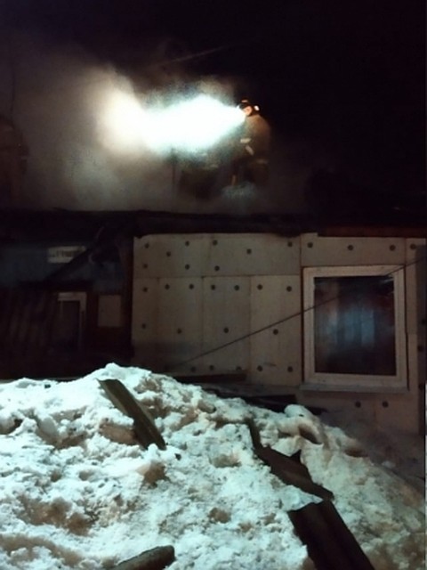 Два человека погибли в ночном пожаре в Барнауле