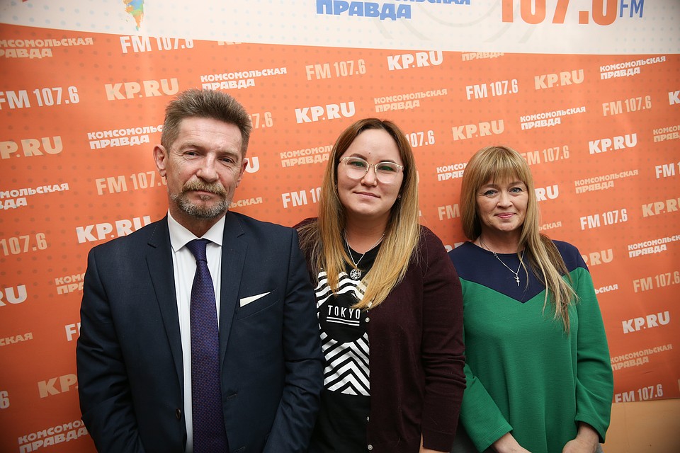 Кандидат психологических наук Сергей Субботин, педагог-организатор лагеря "Лесная страна" Лилия Голубьева, зам.директора по воспитательной работе лагеря "Лесная страна" Юлия Кожевникова