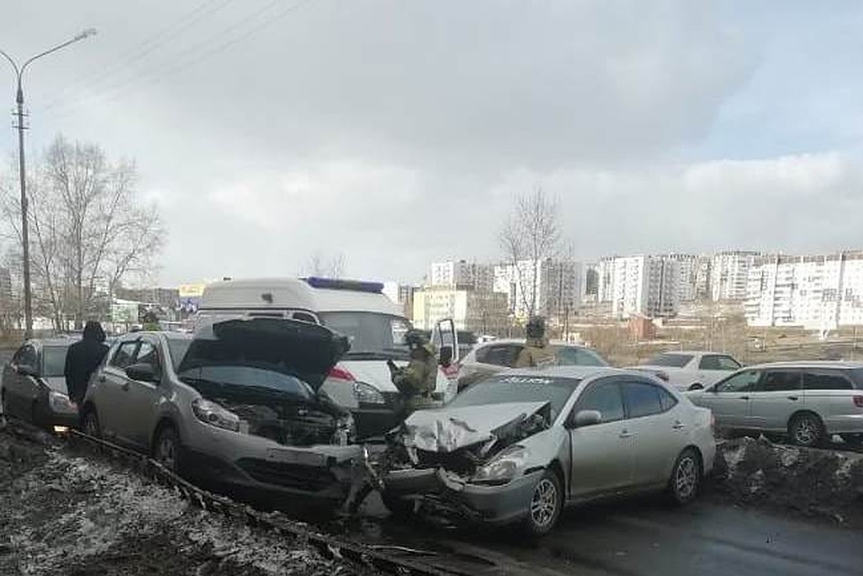 ДТП в Братске: двое детей пострадали в лобовом столкновении двух легковушек. Фото: группа ДТП38RUS.