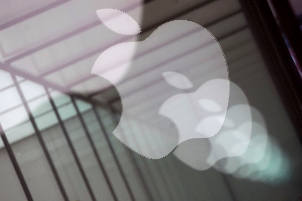 Apple представила обновленную версию беспроводных наушников AirPods
