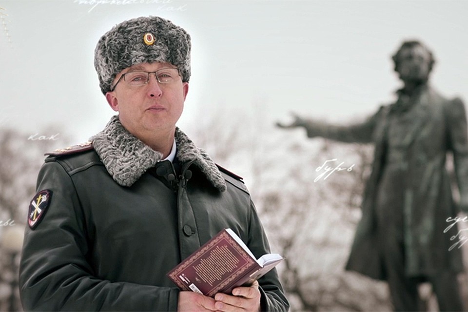 Полицейские предлагают всем желающим присоединиться к флешмобу, который не имеет языковых барьеров!