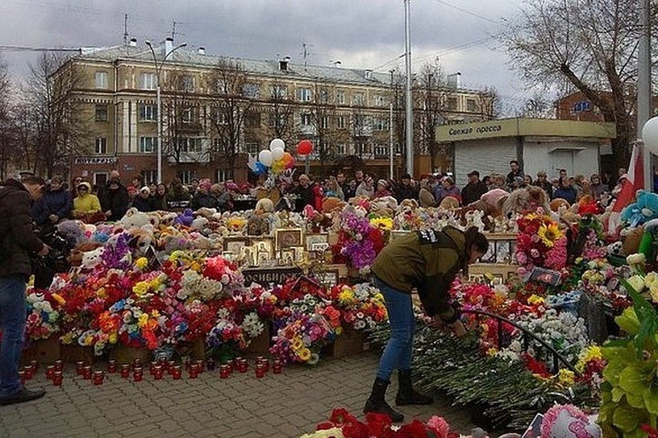 Жертвами пожара в кемеровском торговом центре "Зимняя вишня" стали 60 человек