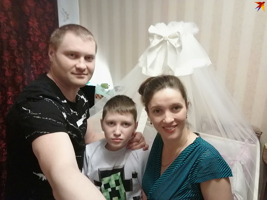 Малышка София спит в кроватке - пока не желает фотографироваться. Фото: из архива семьи Овчинниковых.