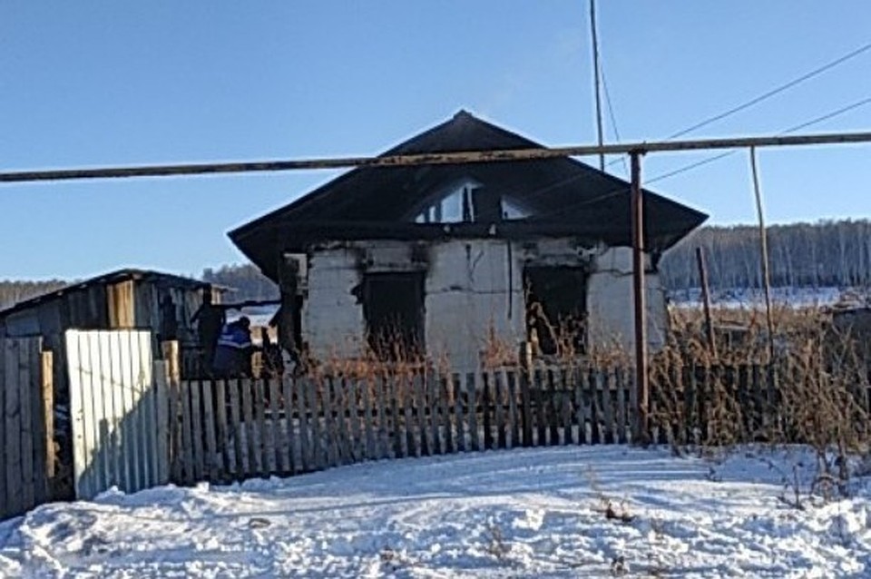По предварительным данным, пожар начался из-за несоблюдения правил пожарной безопасности. Фото: ГУ МЧС России по Челябинской области.