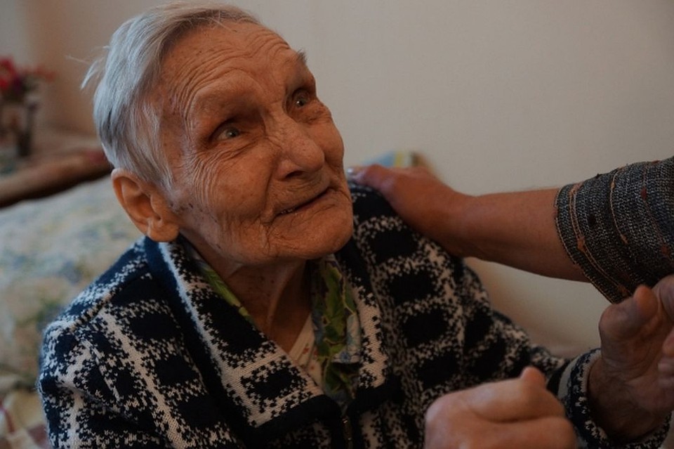 Более 40 пожилых одиноких людей приняли в новосибирские семьи.