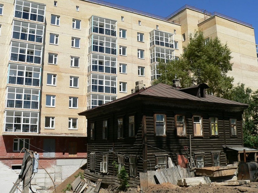 Много ветхих домов в Якутске, Ленском, Нерюнгринском, Мирнинском и Мегино-Кангаласском районах.