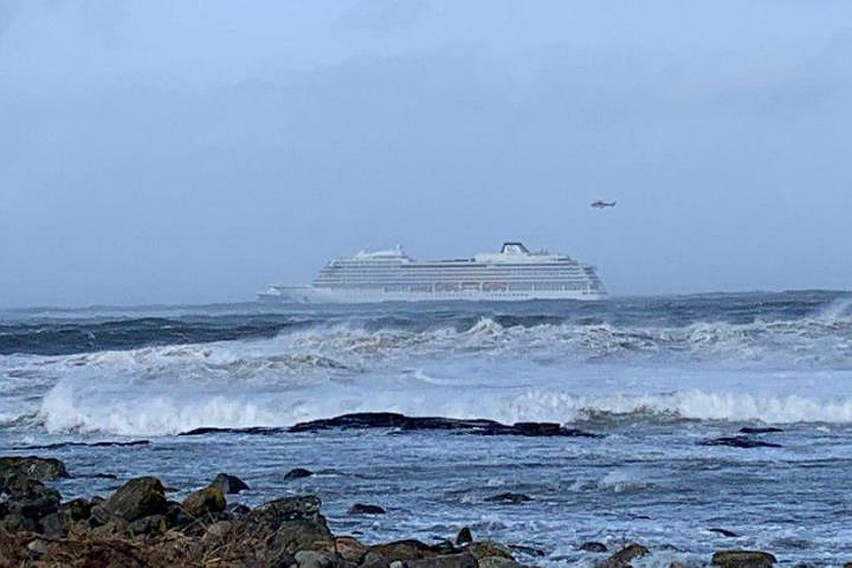 На борту парома Viking Sky оказались три россиянина в составе экипажа