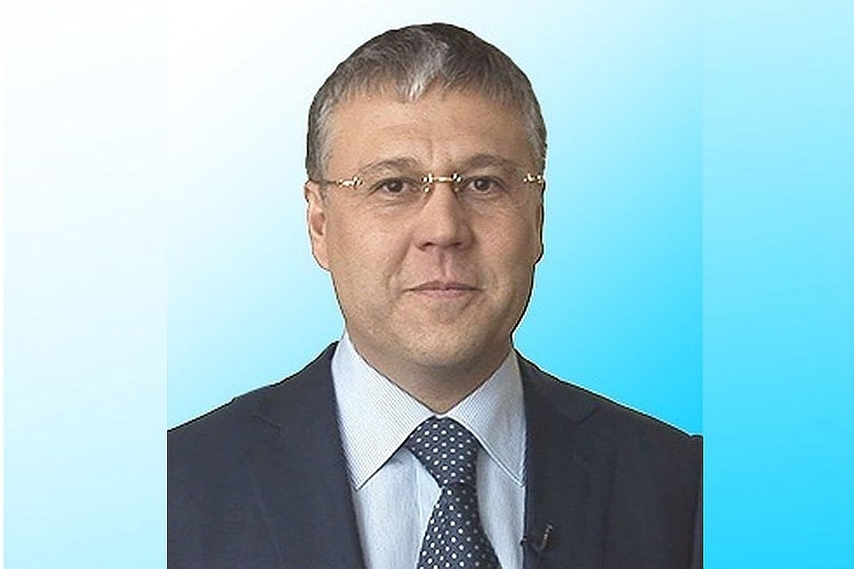 Чиновник перенес тяжелую операцию после удара ножом