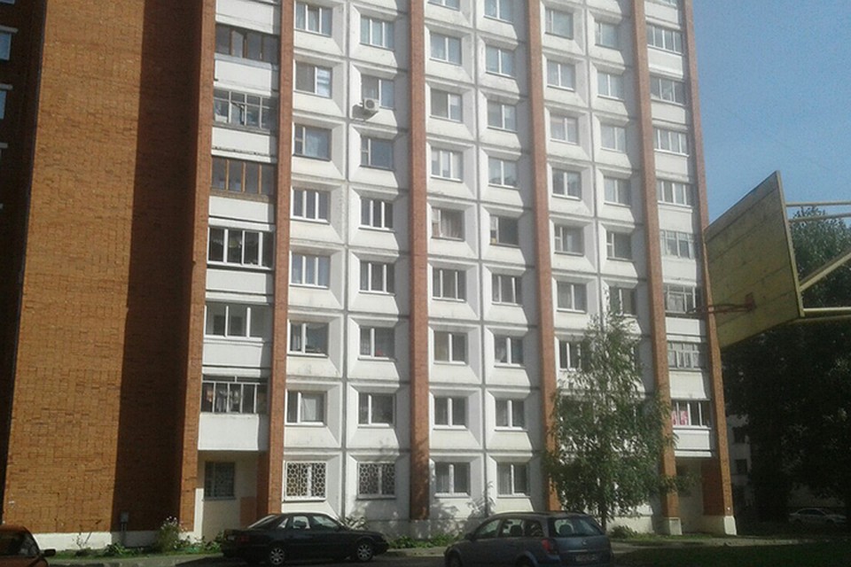 Из-за "двушки" в этом доме молодую женщину били лопатой по голове, а потом закопали живьем.