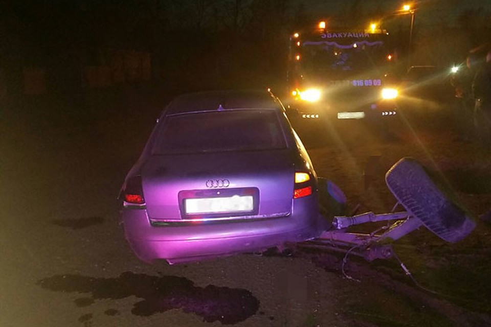 Удар при столкновении был такой силы, что у водителя Audi вырвало задний мост. Фото: УГАИ УВД Витебского облисполкома