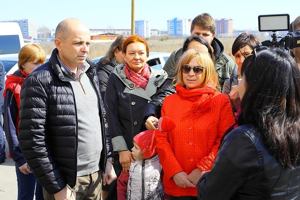 Спикер встретился с жителями проблемного дома. ФОТО: Лариса Федорова.