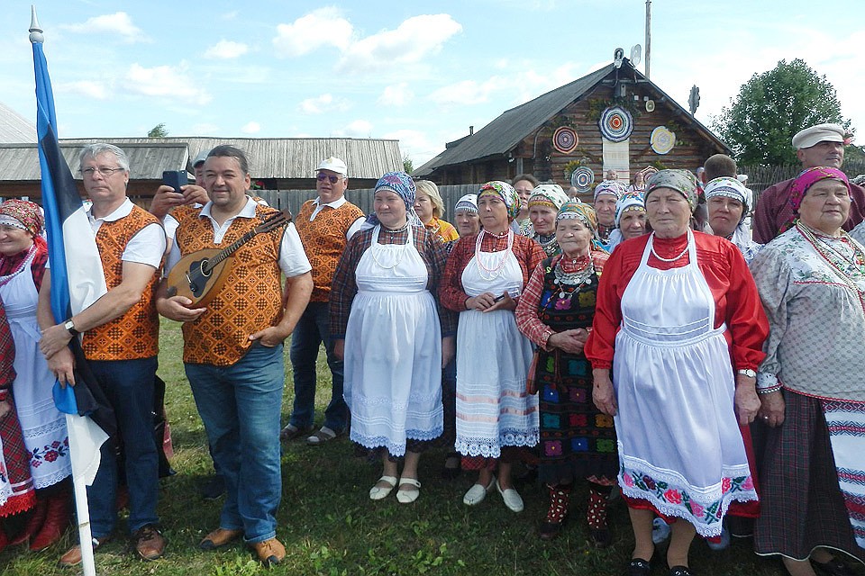 Дружба народов - дело, конечно, хорошее. Если она без фиги в кармане. Фото со страницы В.Тарасова Вконтакте