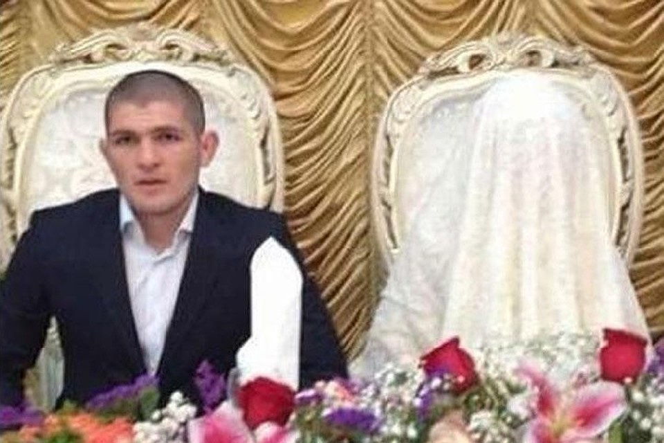 Макгрегор высмеял традиционный мусульманский наряд, в который была облачена невеста Хабиба