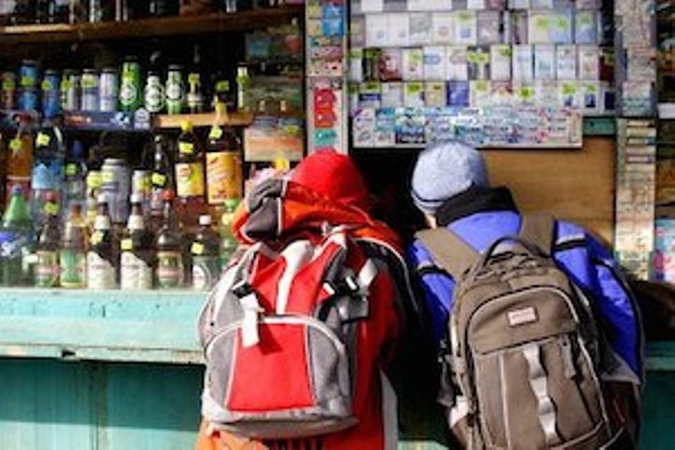 В Пойковском за продажу алкоголя подростку осуждена продавец. Фото с сайта прокуратуры ХМАО-Югры