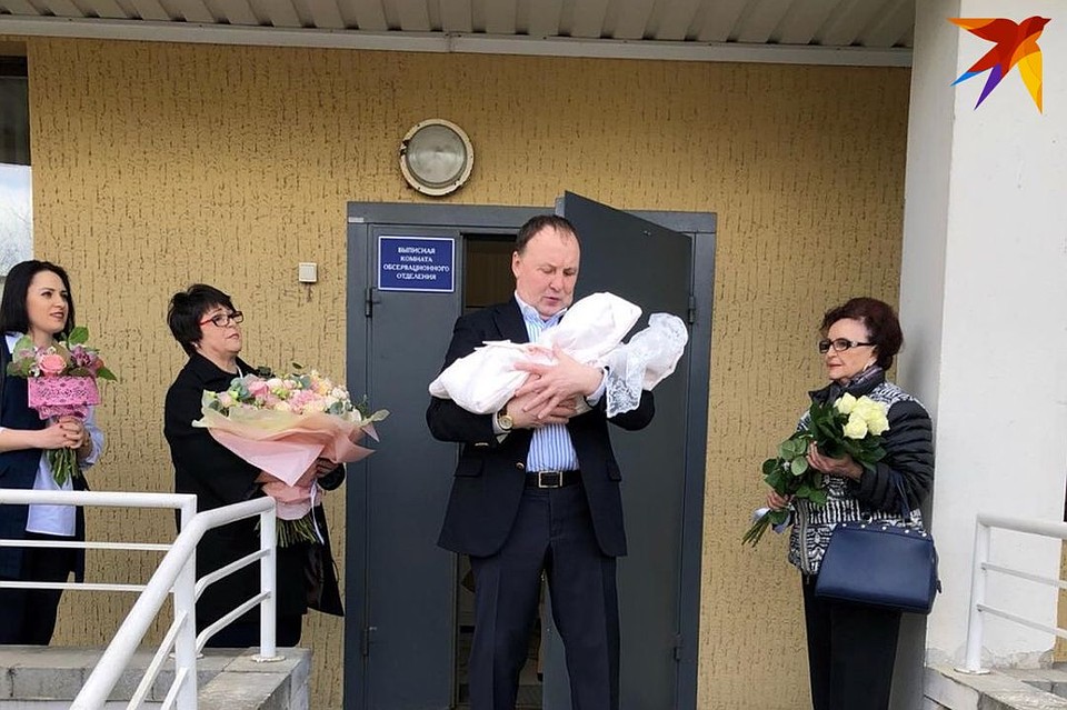 - Каждый раз, когда шли на узи, он мне говорил: «Если будет мальчик - пусть что-нибудь отрежут, переделают - нам нужна только девочка!» Хоккеистов хватает, будем теперь гимнасток растить. Фото: личный архив.