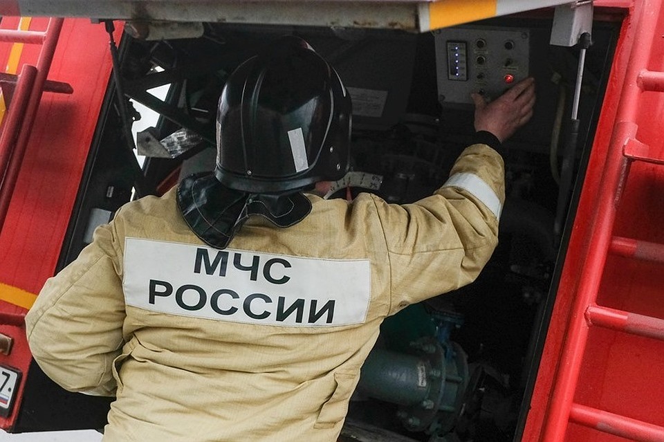 Огонь потушили преподаватели до приезда пожарных.