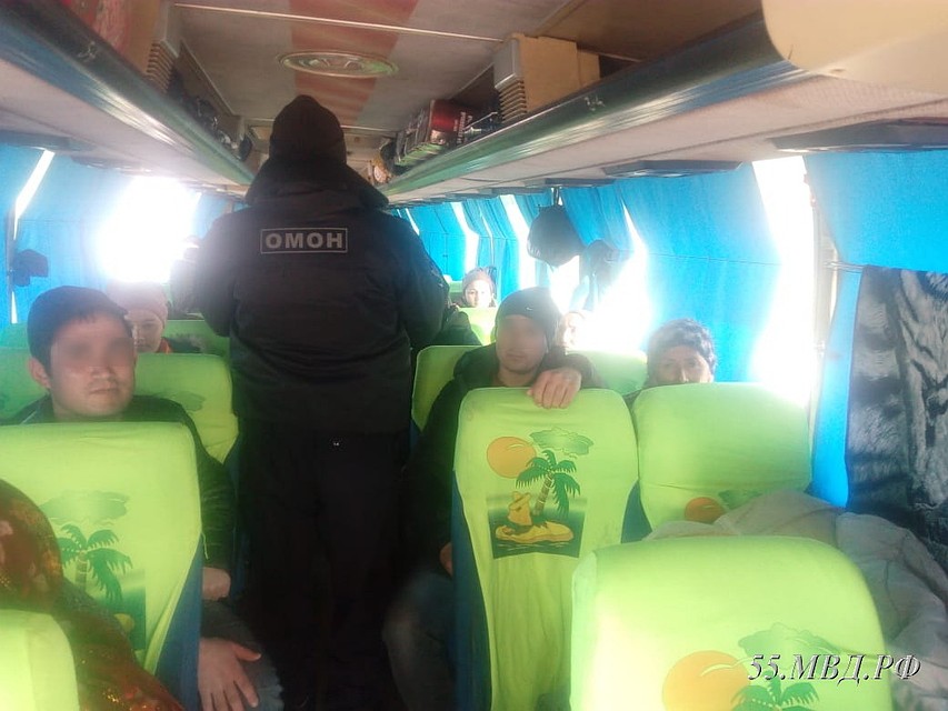 На границе в Омской области поймали автобус с нелегалами