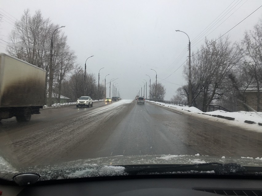 Из-за аварийного состояния Крупского путепровода было принято решение полностью перекрыть движение транспорта по нему