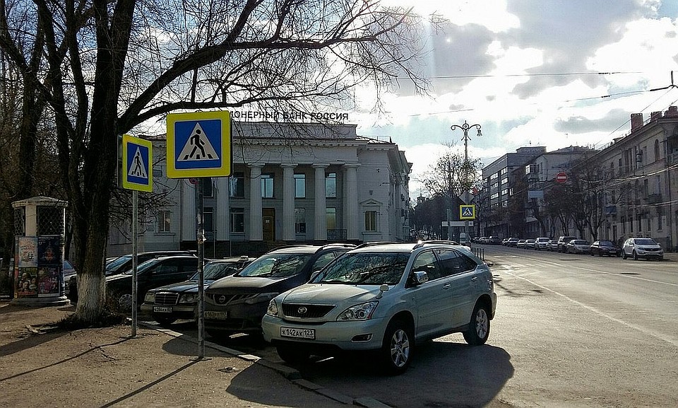 Стоянку и парковку ограничат с вечера 17 апреля, для проезда улицы закроют с утра 18 числа.