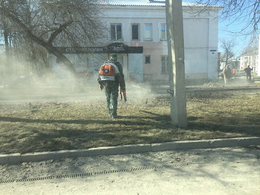 Безумную акцию пропыления устроили в Аше коммунальщики. Фото: "Гражданский патруль", Аша.