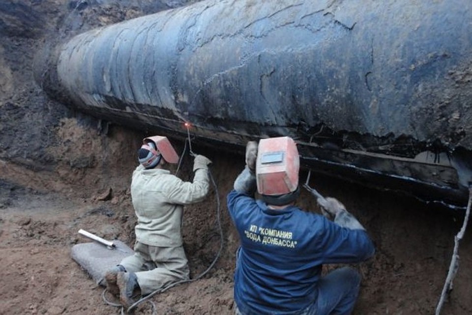 ВСУ не дали заварить водовод, снабжающий водой не только Докучаевск и Еленовку, но и Мариуполь. Фото: КП « Компания «Вода Донбасса»