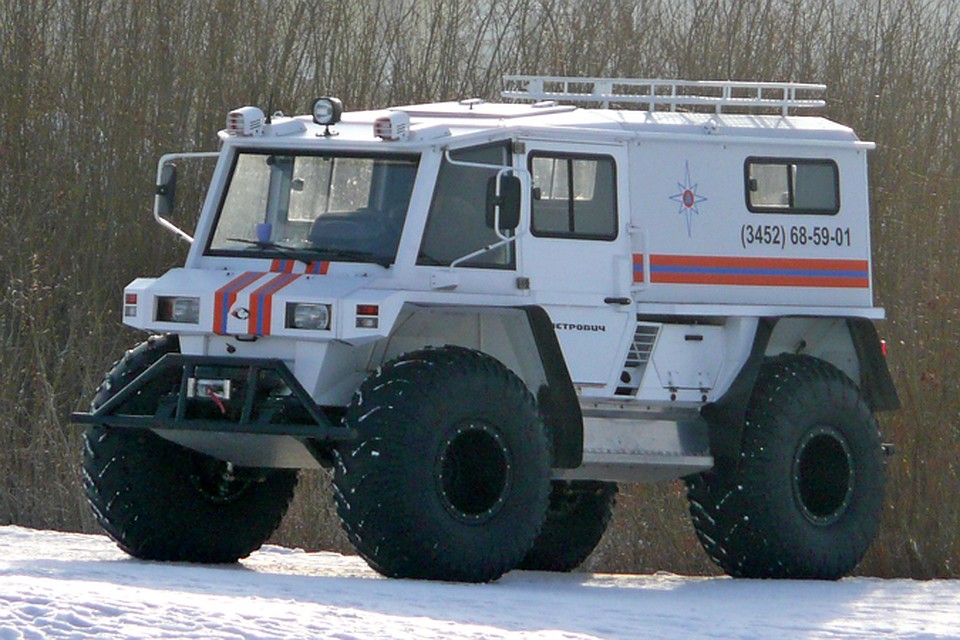 В Югре спасатели эвакуировали с озера раненого рыбака