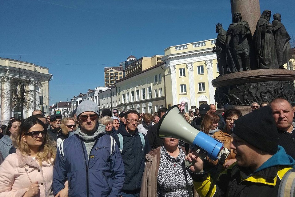 Традиционное собрание на площади Ленина закончилось шествием по улице Советской. Фото: телеграм / @bnkbel