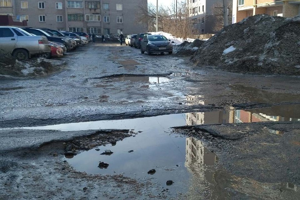 Специалисты проверили дороги в Ленинском районе. Фото: vk.com/auto_kirov_43
