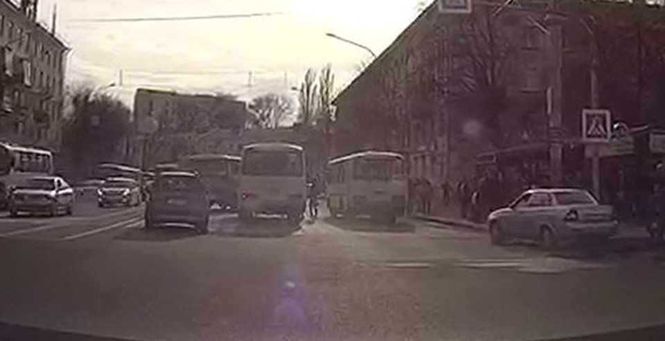 За такую остановку водитель маршрутки раскошелится на 1,5 тысячи рублей.