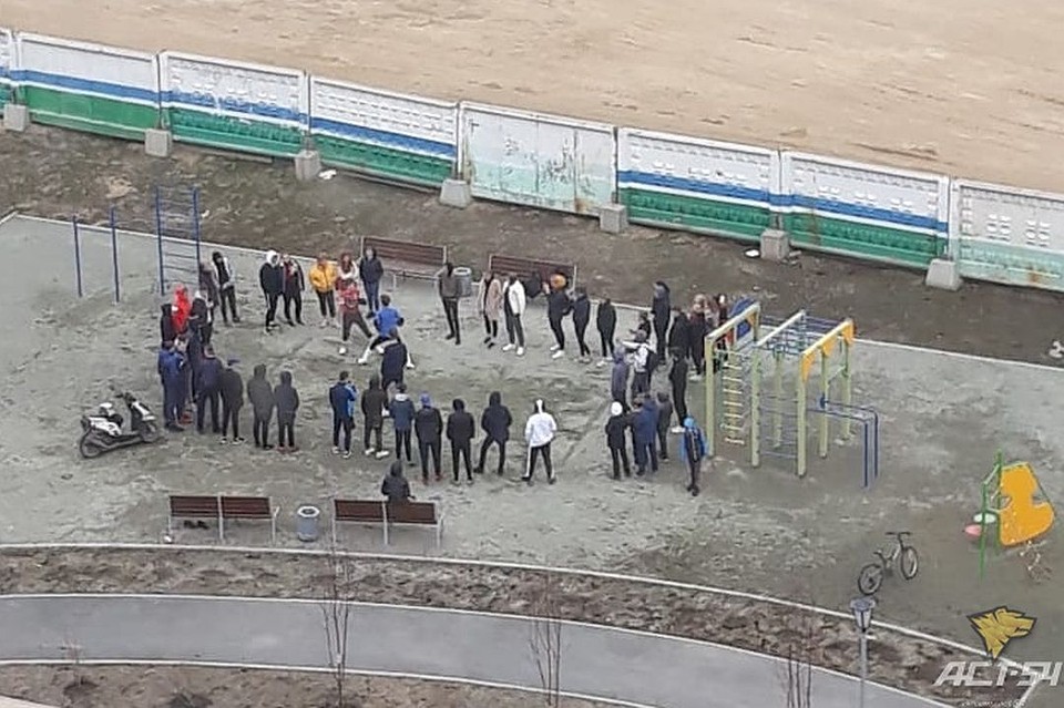 Подростки выходили на спарринг один на один.