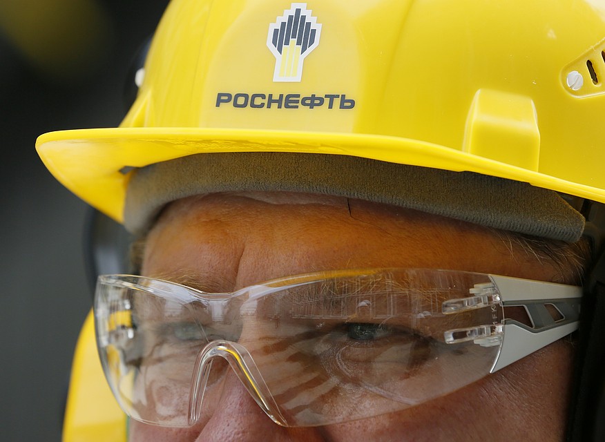 Государственный секретарь США Майкл Помпео заявил, что Роснефть, нарушая санкции США, продолжает закупать сырую нефть у Венесуэлы.