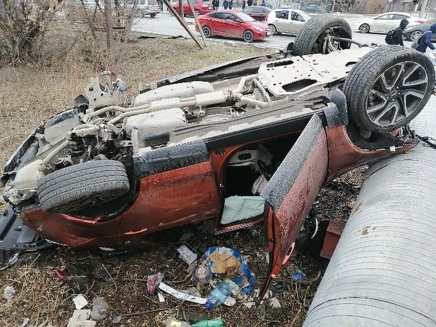 Авто виновника аварии. Фото из группы "ЧС Тюмень" в соцсети ВКонтакте