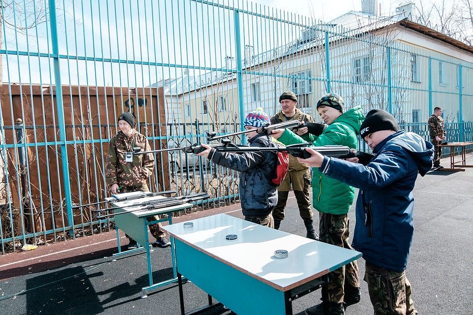 Этап стрельбы из пневматического оружия подростки прошли отлично.