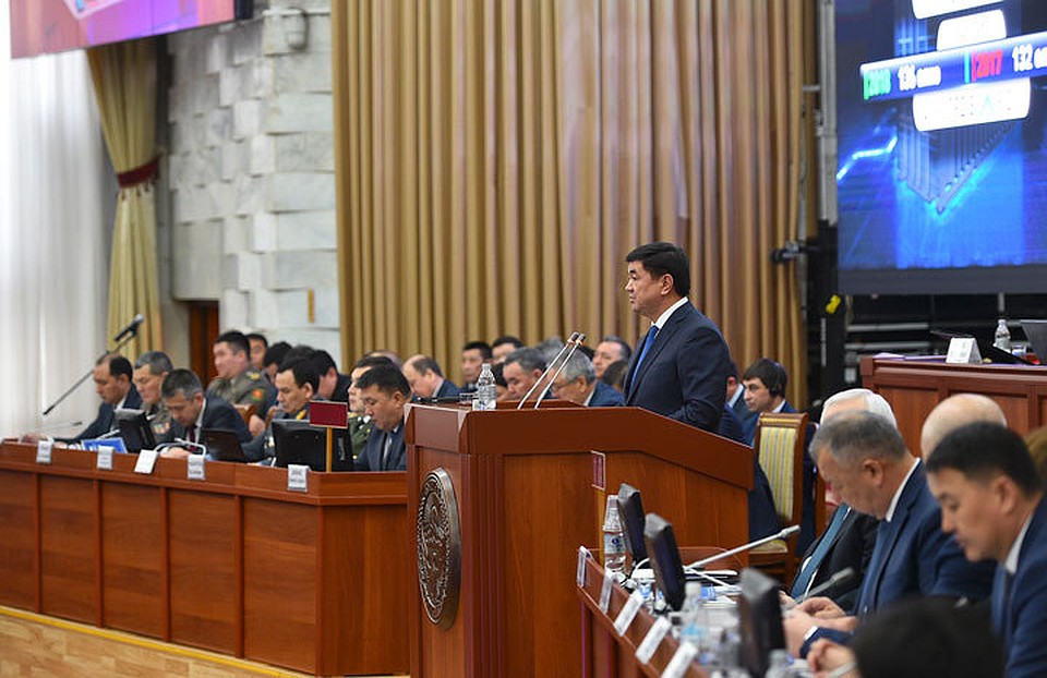 Парламент признал отчет кабинета министров удовлетворительным.