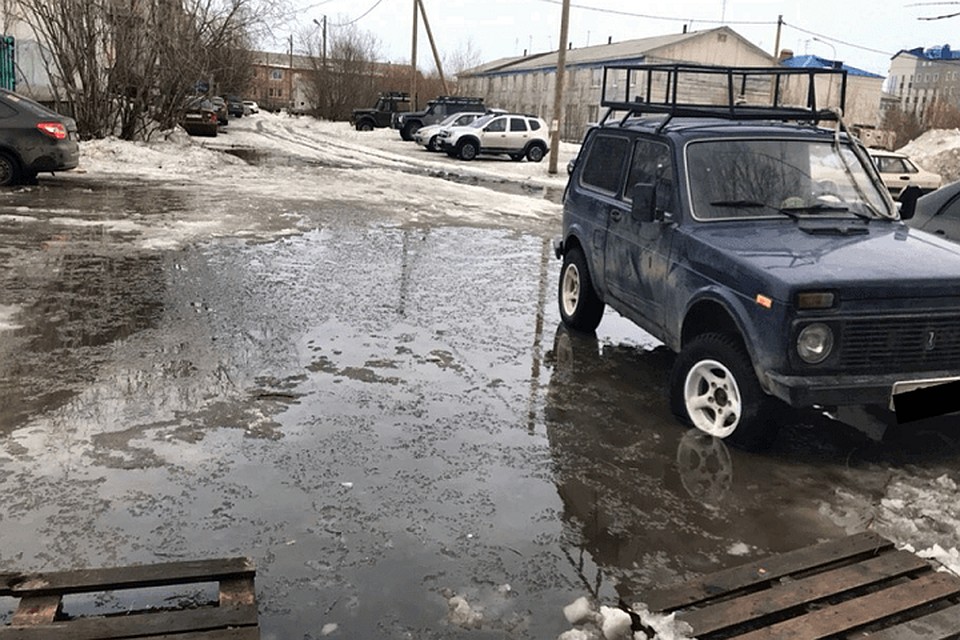 Глава Ямал поручил срочно усилить контроль за состоянием дворов и тротуаров Фото: vk.com