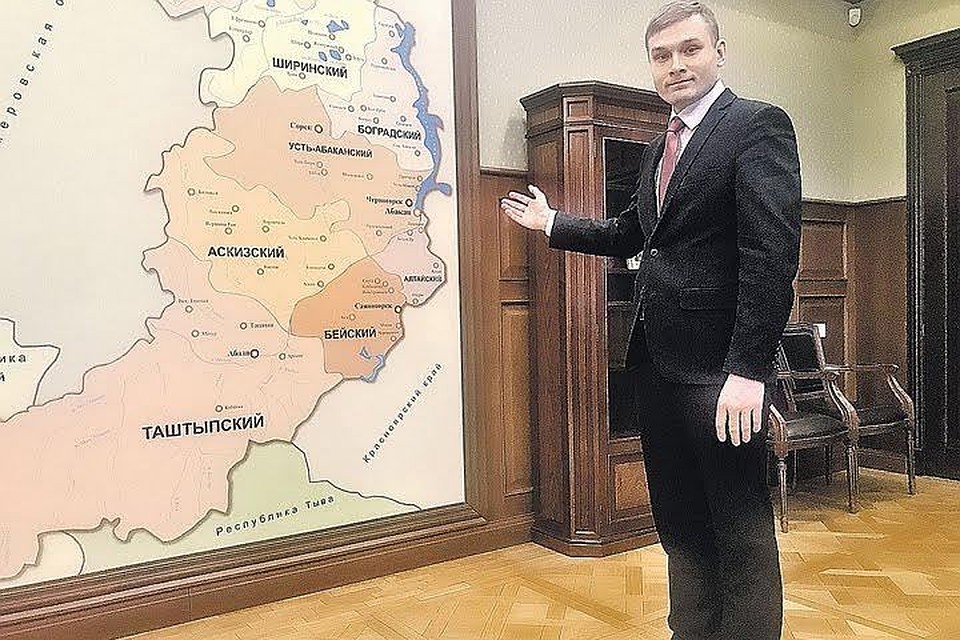31-летний Олег Коновалов стал губернатором Хакасии после выборов в ноябре 2018 года.