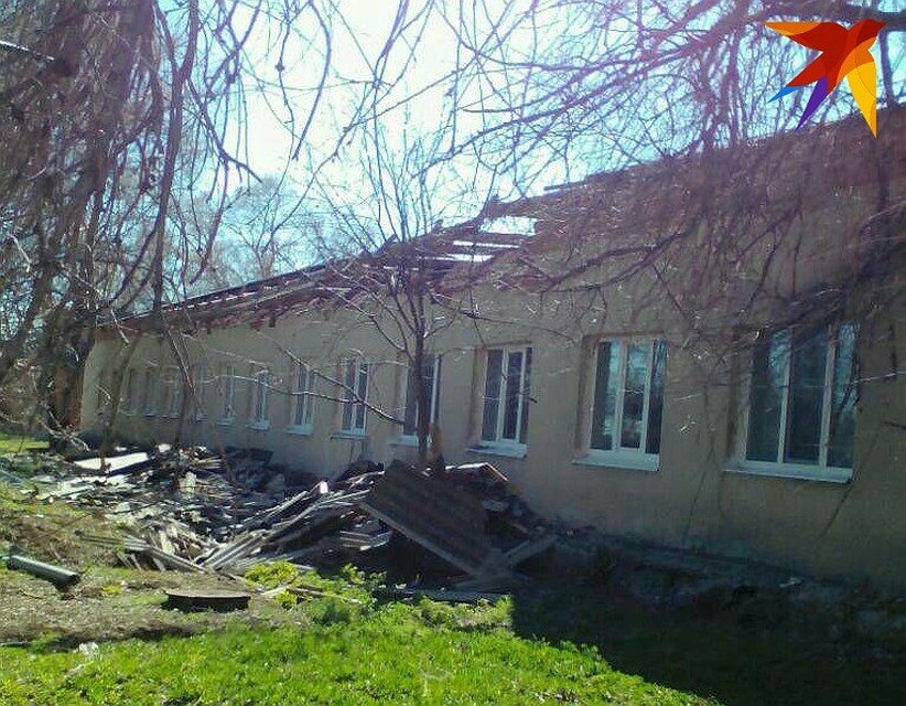 Разрушенная в феврале крыша до сих пор не восстановлена