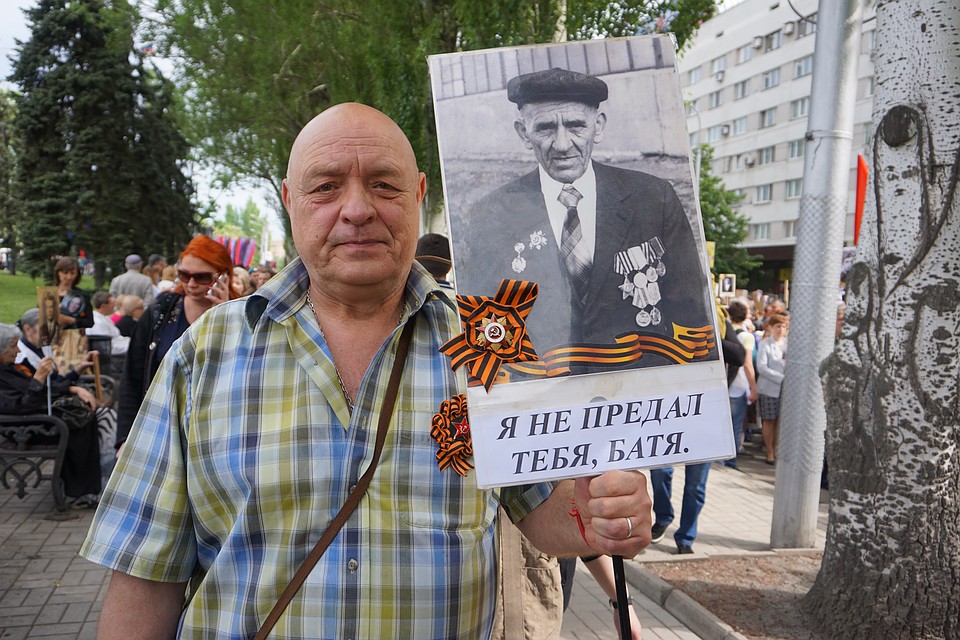 Попробовали бы этому дончанину сказать о запрете Георгиевской ленты.