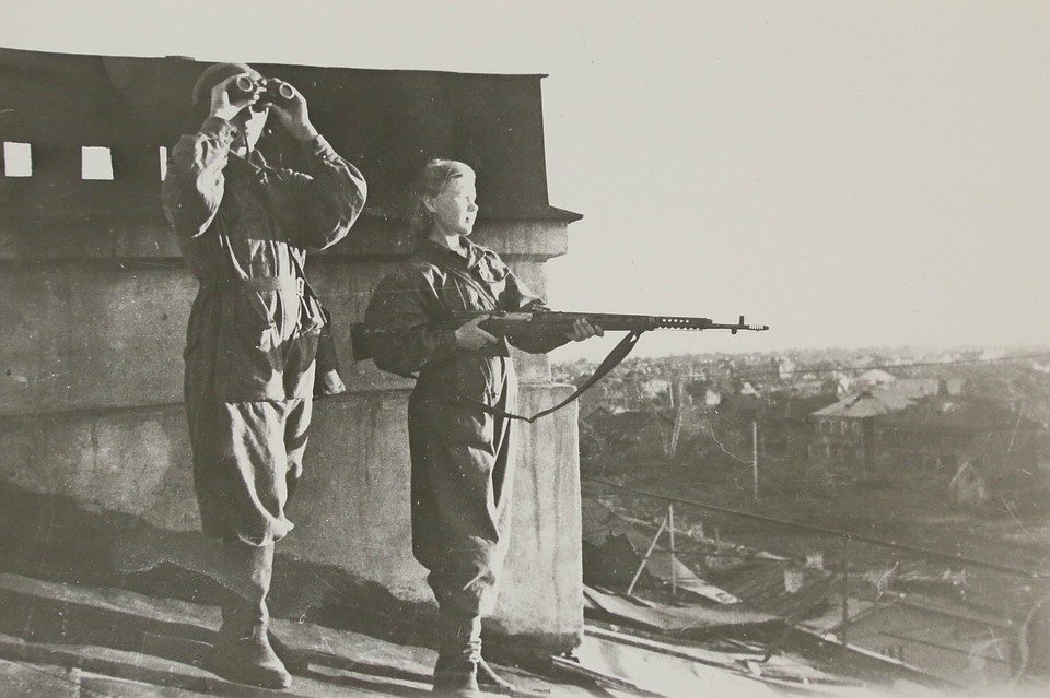 Бойцы МПВО на вахте. Ленинград, 1942-1943 годы. Пересъемка: Тимур ХАНОВ