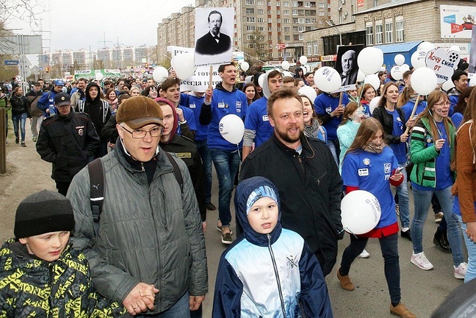 Томичи очень любят технический прогресс и в честь него раз в год ходят колонной по городу. Фото: tusur.ru