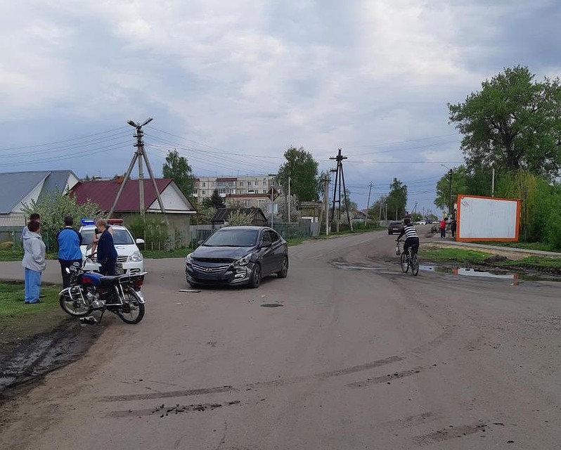 Подросток на мопеде "протаранил" легковой автомобиль