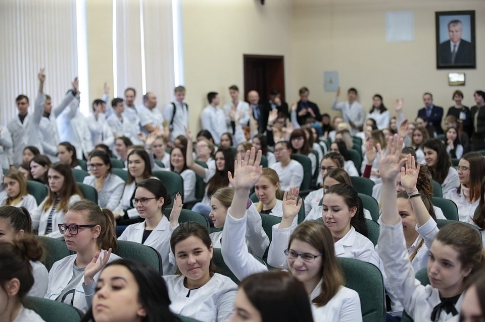 У выпускников медицинских учебных заведений появился стимул работать в Приморье. Фото: Игорь НОВИКОВ, администрация Приморского края.