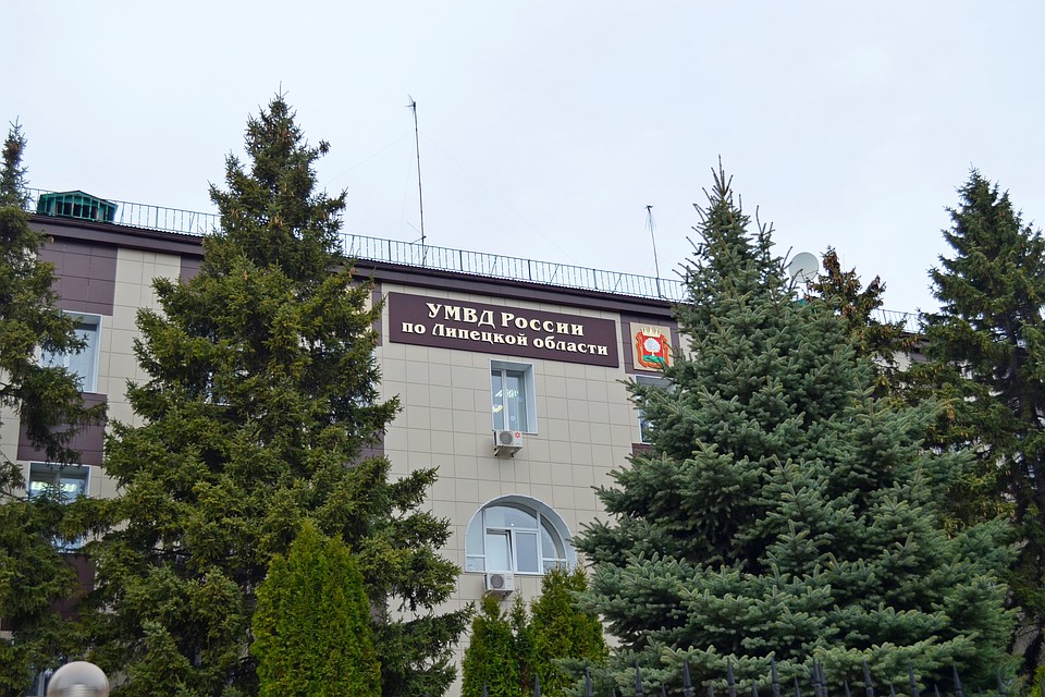 Сотрудники полиции задержали подозреваемого
