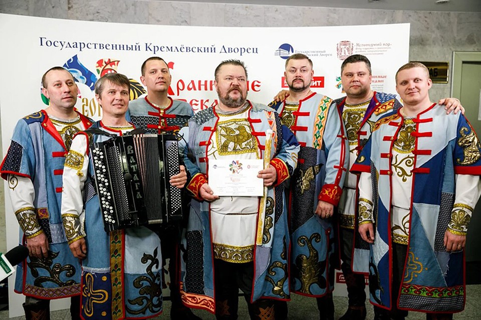 Ансамбль "Ватага" выступил на одной сцене со звездами российской эстрады. Фото: пресс-служба Пасхального фестиваля.